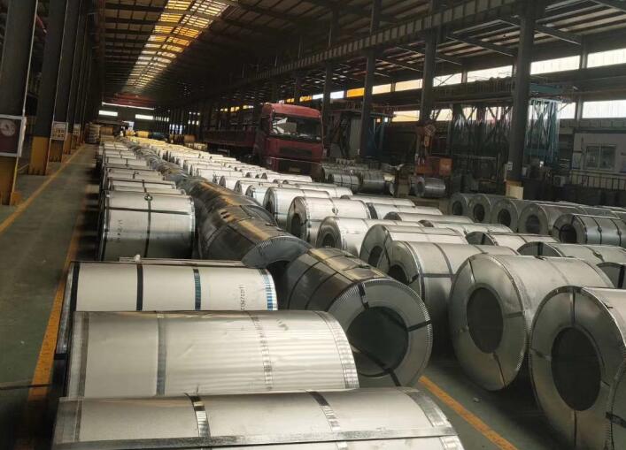 Una nueva 600 toneladas galvanizado bobina de acero enviado.